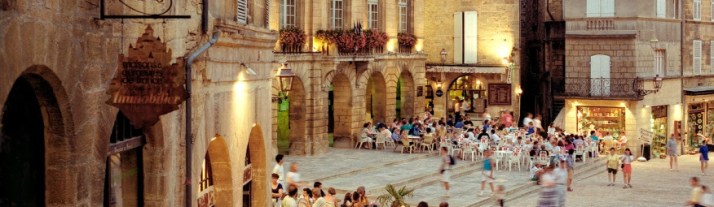 sarlat 3 place de la mairie longue